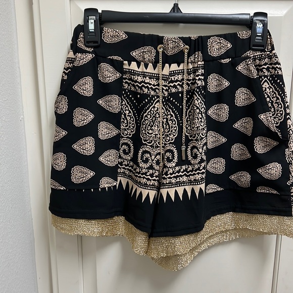 DiS MOI PARIS Shorts with gold detail - Picture 1 of 1